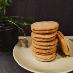 Broodpudding met chocolade, rozijnen en kaneel